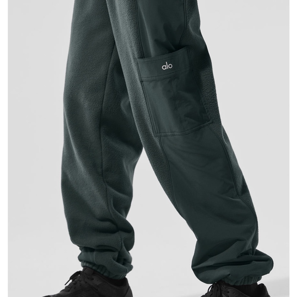 ALO Yoga Women's polar fleece wintery mix pants in Charcoal green - Picture 2 of 4